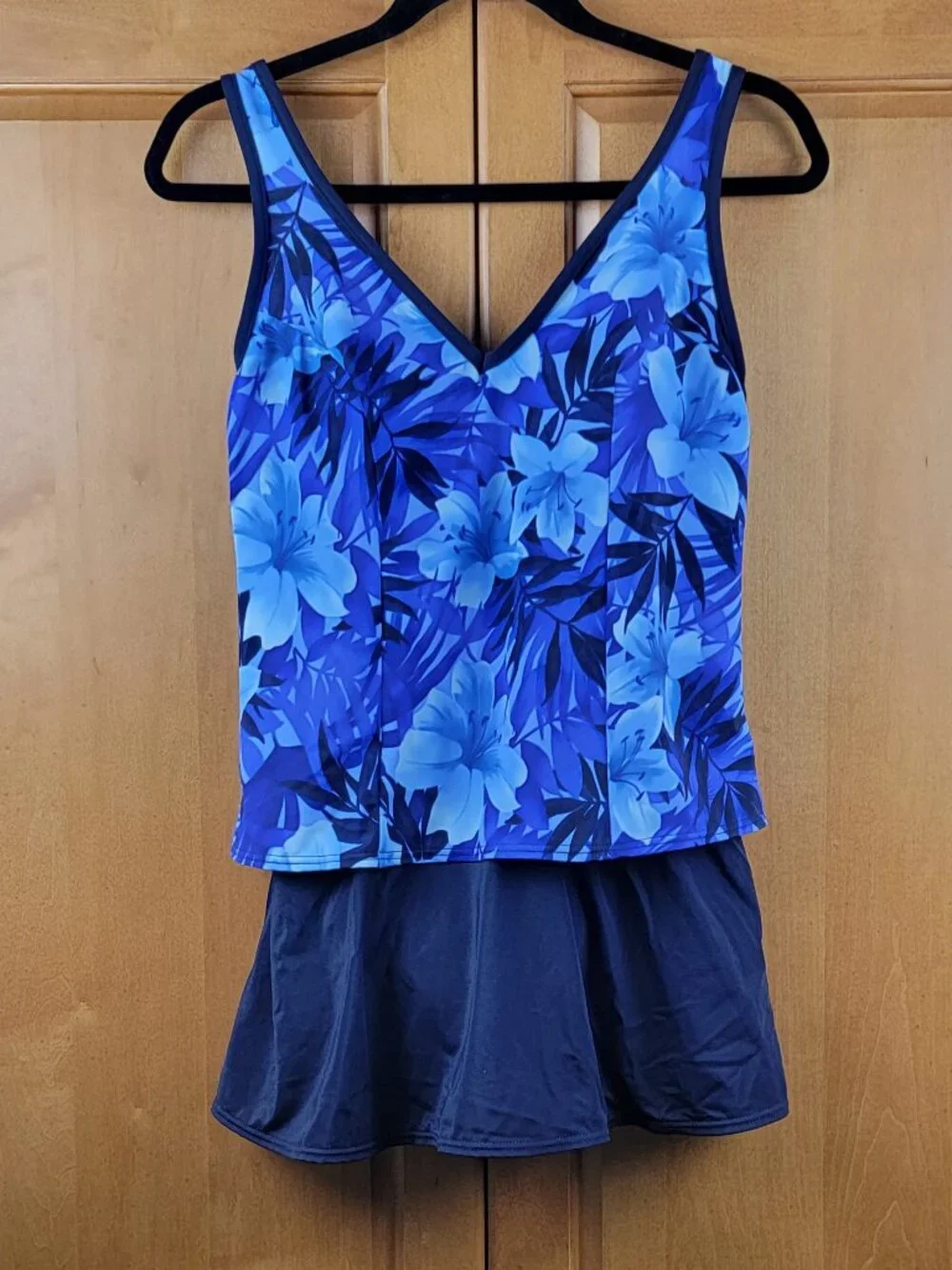NWT L.L. Bean Navy/Floral Shape Solver One Piece Swimsuit - 10 - Picture 2 of 10